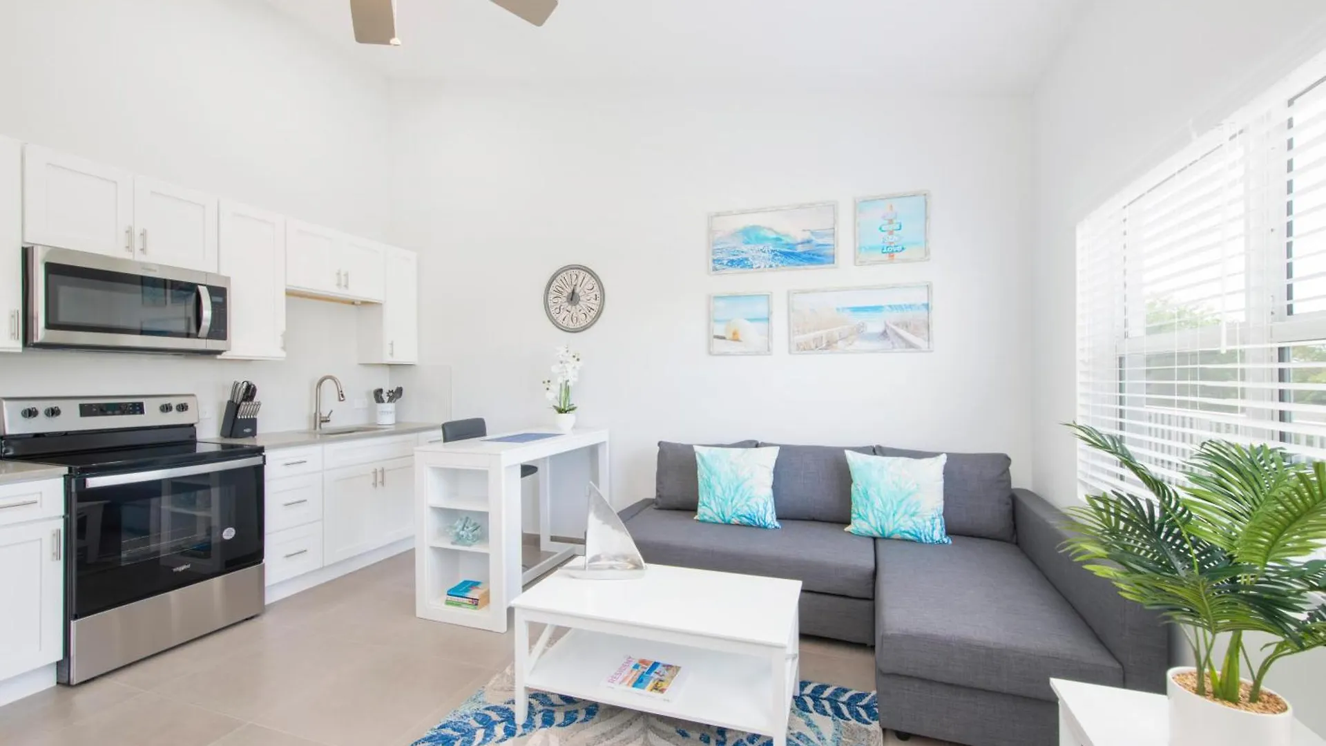 Summertime Suites #50 West Bay Ilhas Cayman