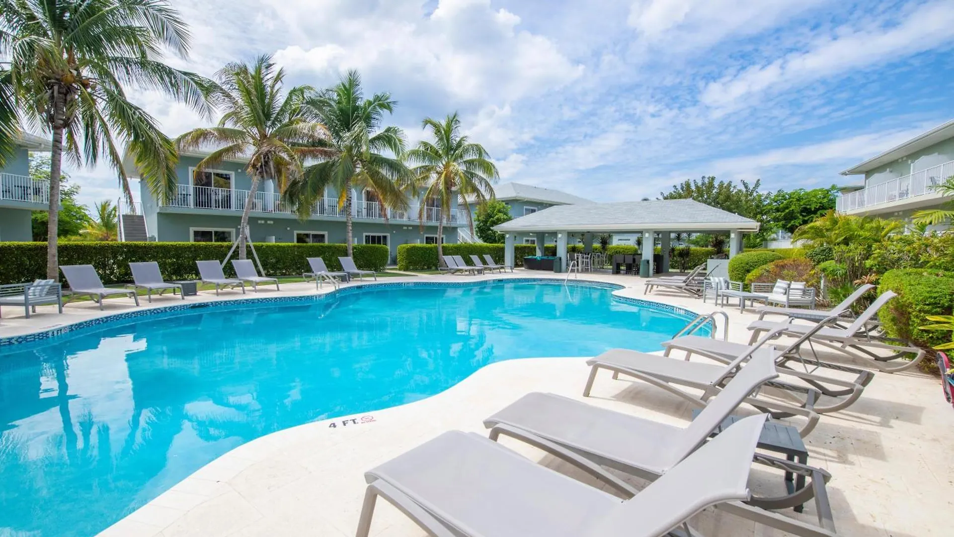 Summertime Suites #50 West Bay 0*,  Ilhas Cayman