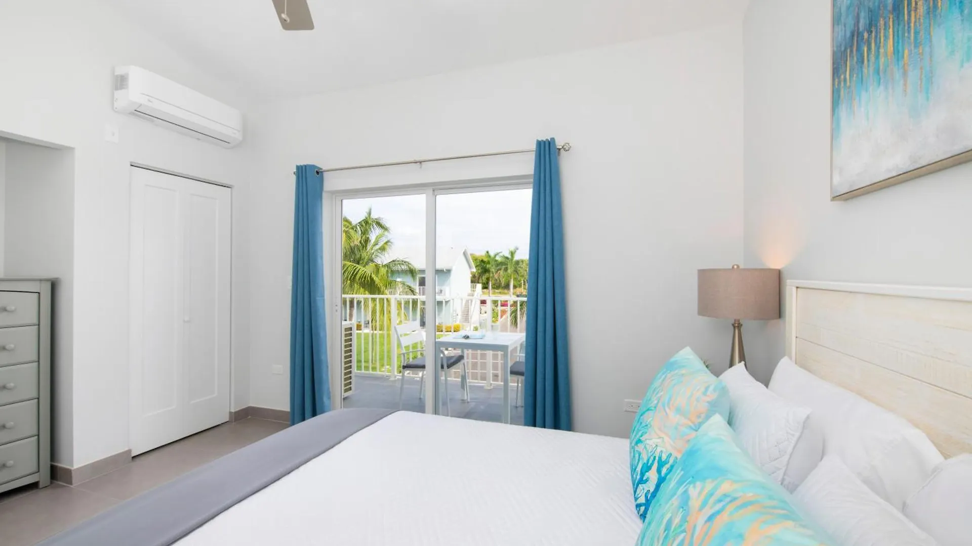 Summertime Suites #50 West Bay Casa de Férias